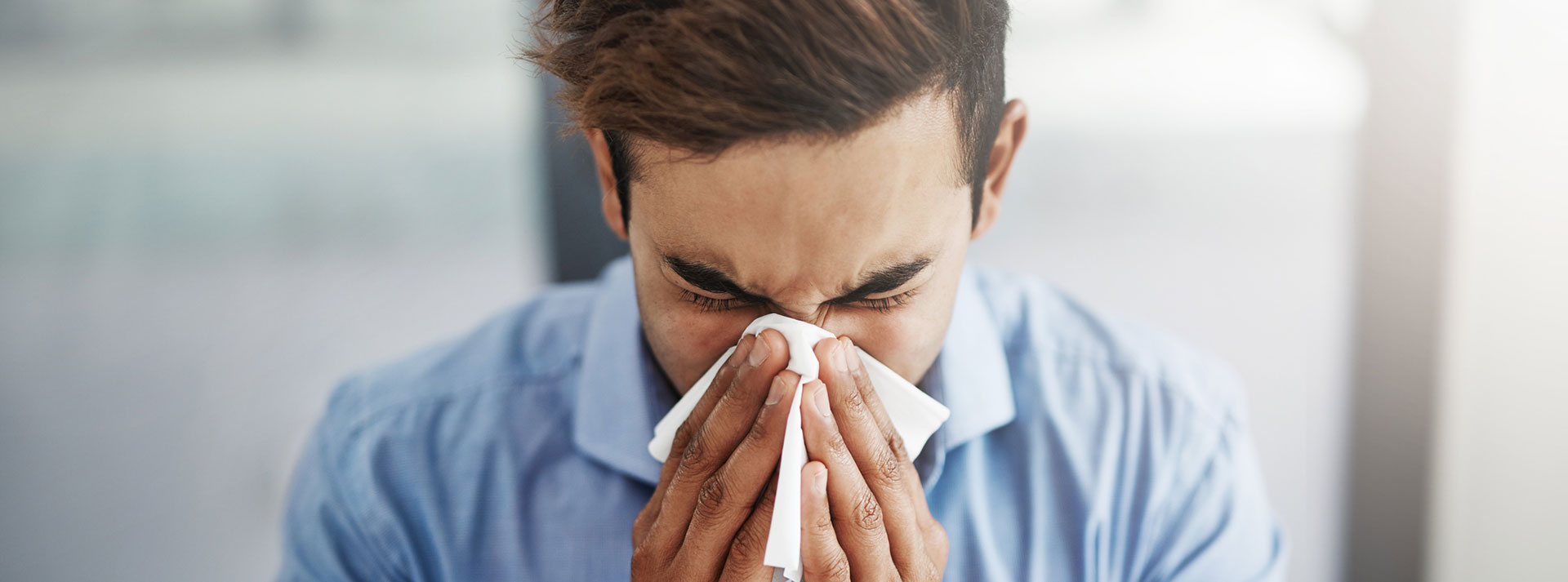 man-sneezing-with-tissue